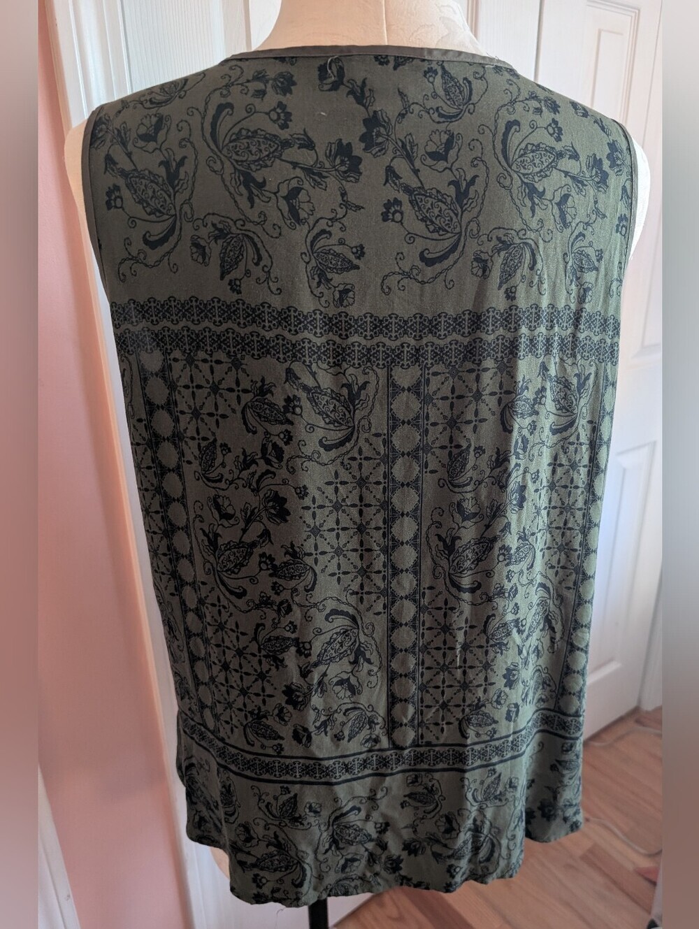 Liz Claiborne Olive/ Black Floral, Geometry, Baroque Sleeveless Top Size XL - Picture 5 of 7